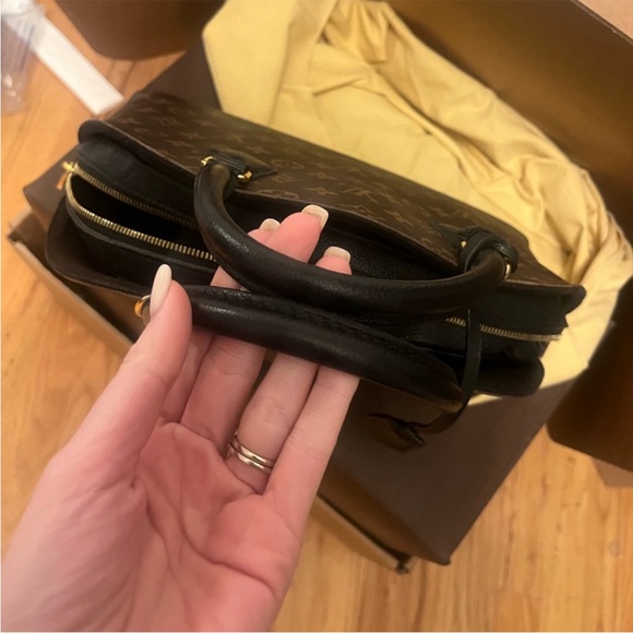 Authentic Louis Vuitton Alma bnb 🤎🖤 - Picture 9 of 14